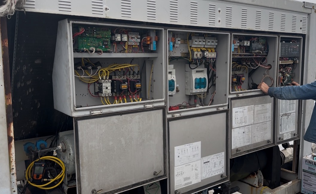 Portada de Chillers: tablero de control de una enfriadora
