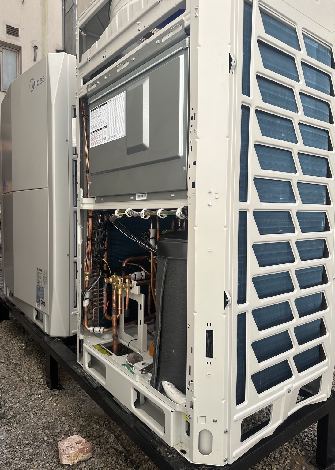 Unidad exterior Midea VRF abierta para intervención técnica